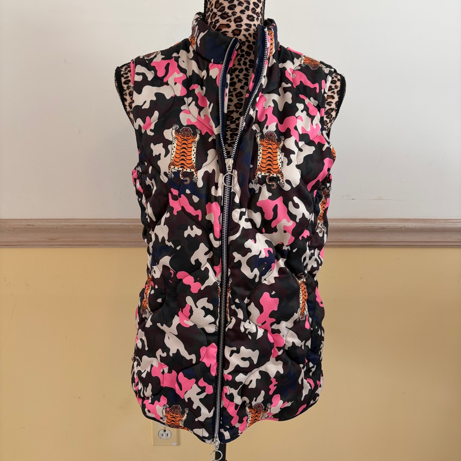 Vilagallo Pink Camo Tiger Print Quilted Full Zip Vest Womens Medium Portugal